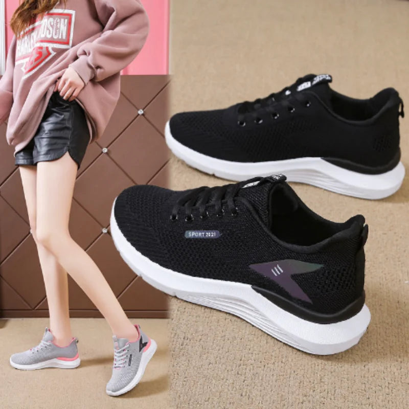 Lightweight and breathable running shoes for ladies, suitable for spring and autumn seasons. Multi-functional casual sports shoe