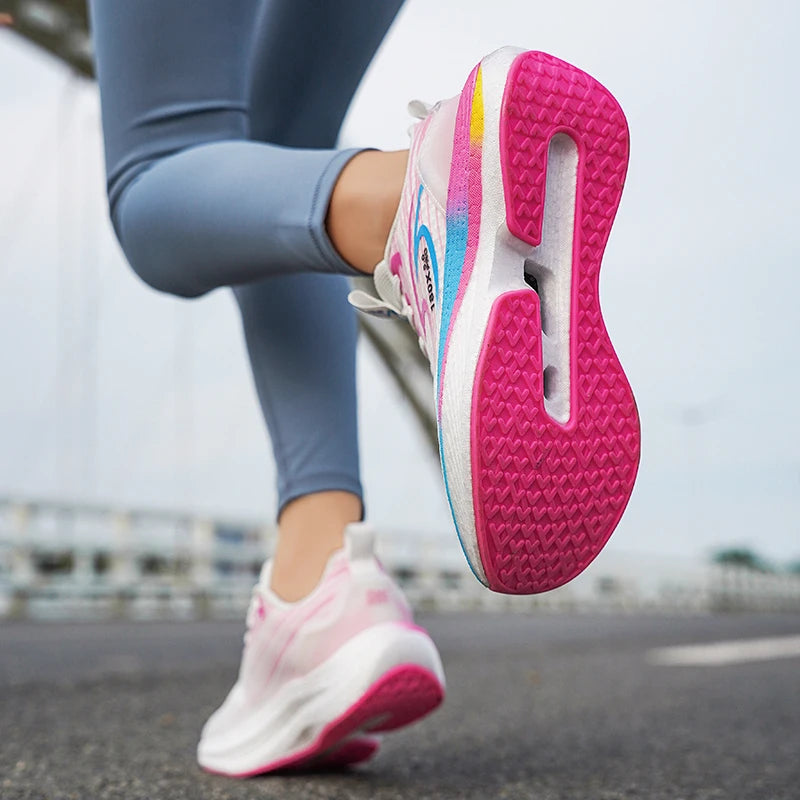 Marathon running shoes for women with soft soles, shock absorption lightweight and breathable carbon plate running shoes
